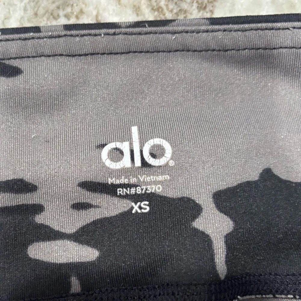 ALO Yoga, gray and black tie dye cropped high waisted leggings size XS